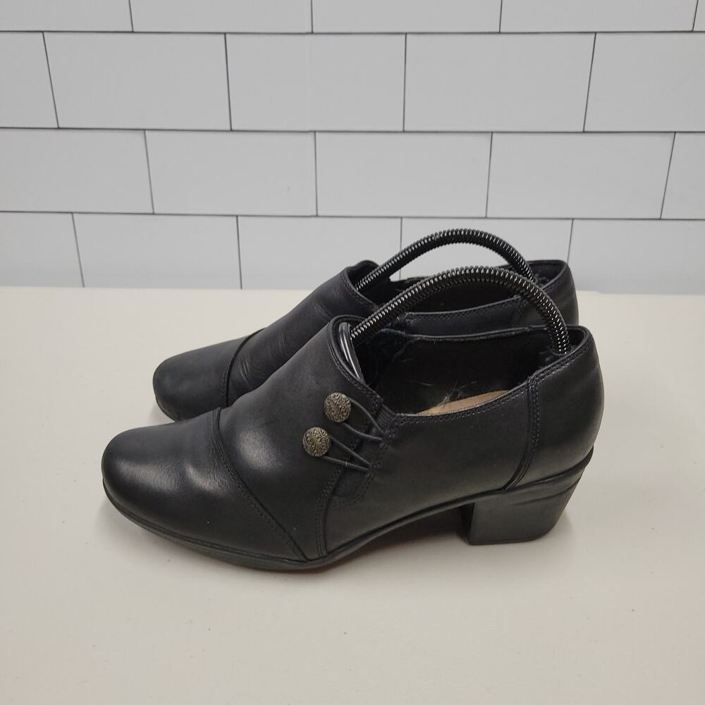Clarks Women's Size 7.5 Black Leather Ankle Boots Side Zip Low Heel Dress Shoes